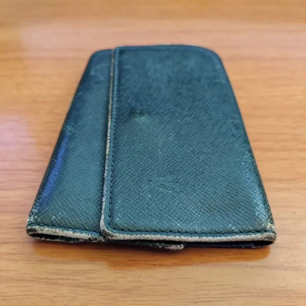 Louis Vuitton Taiga Key Holder/Wallet #1097💥PRICE DROP💥